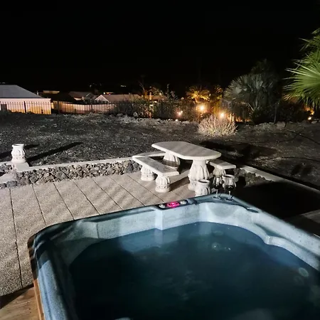 Detached With Stunning Mountain And Sea Views, 14m Pool & Sunken Hot Tub 别墅