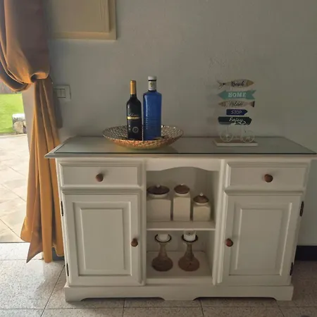 Detached With Stunning Mountain And Sea Views, 14m Pool & Sunken Hot Tub 别墅 卡门港