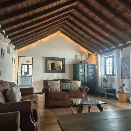 Detached With Stunning Mountain And Sea Views, 14m Pool & Sunken Hot Tub *