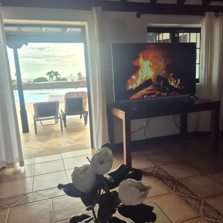 别墅 Detached With Stunning Mountain And Sea Views, 14m Pool & Sunken Hot Tub 卡门港