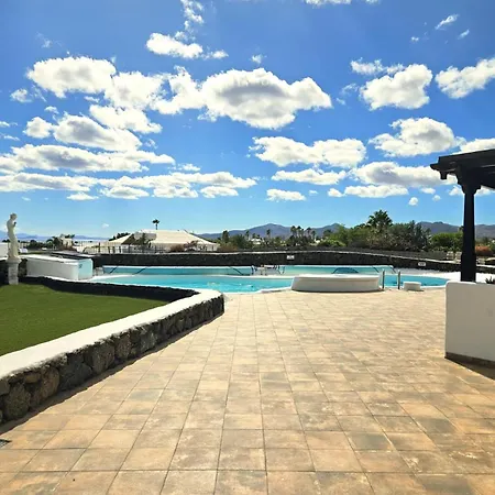 Detached With Stunning Mountain And Sea Views, 14m Pool & Sunken Hot Tub Вілла