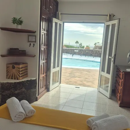 Вілла Detached With Stunning Mountain And Sea Views, 14m Pool & Sunken Hot Tub